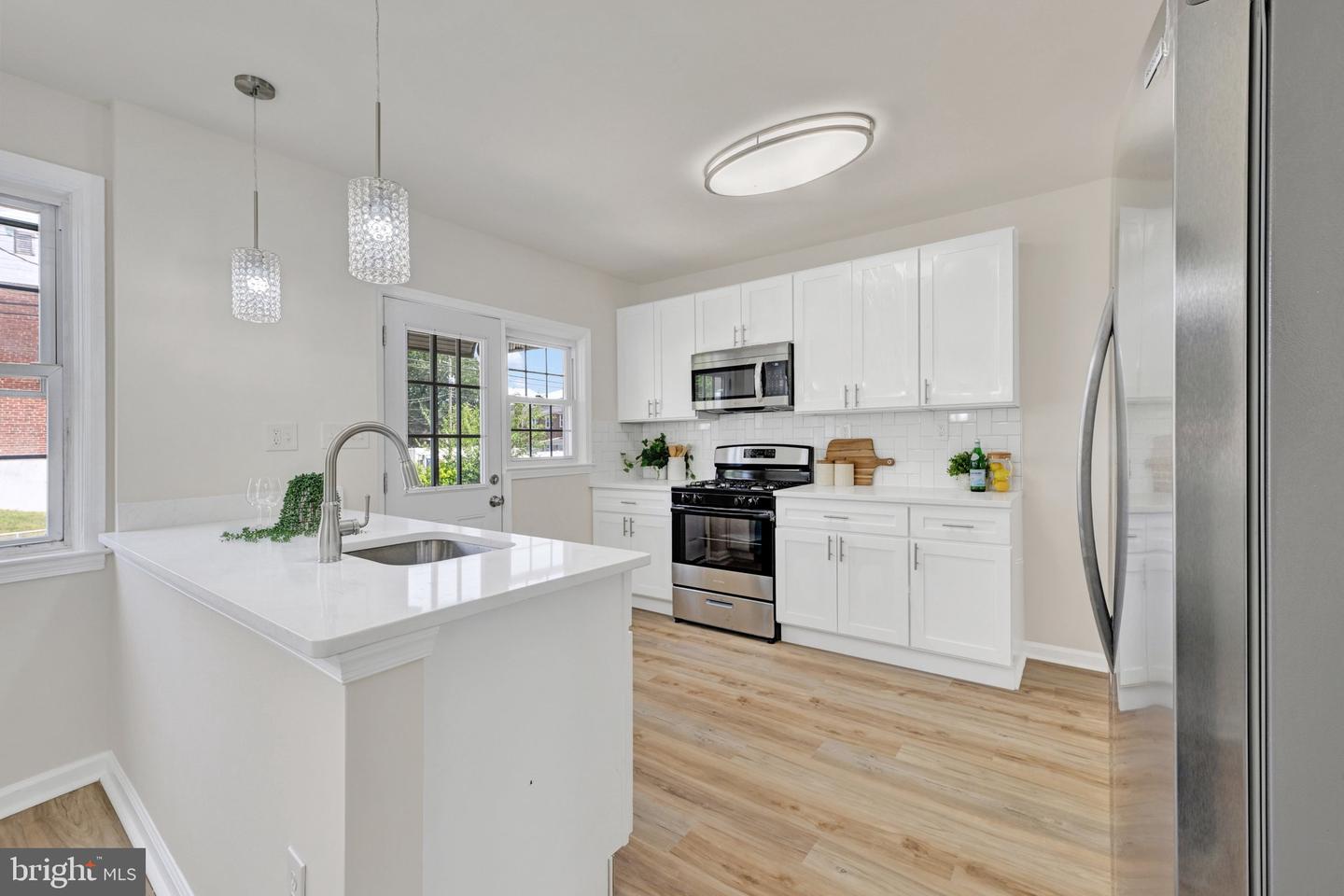 5829 The Alameda Property Photo 10