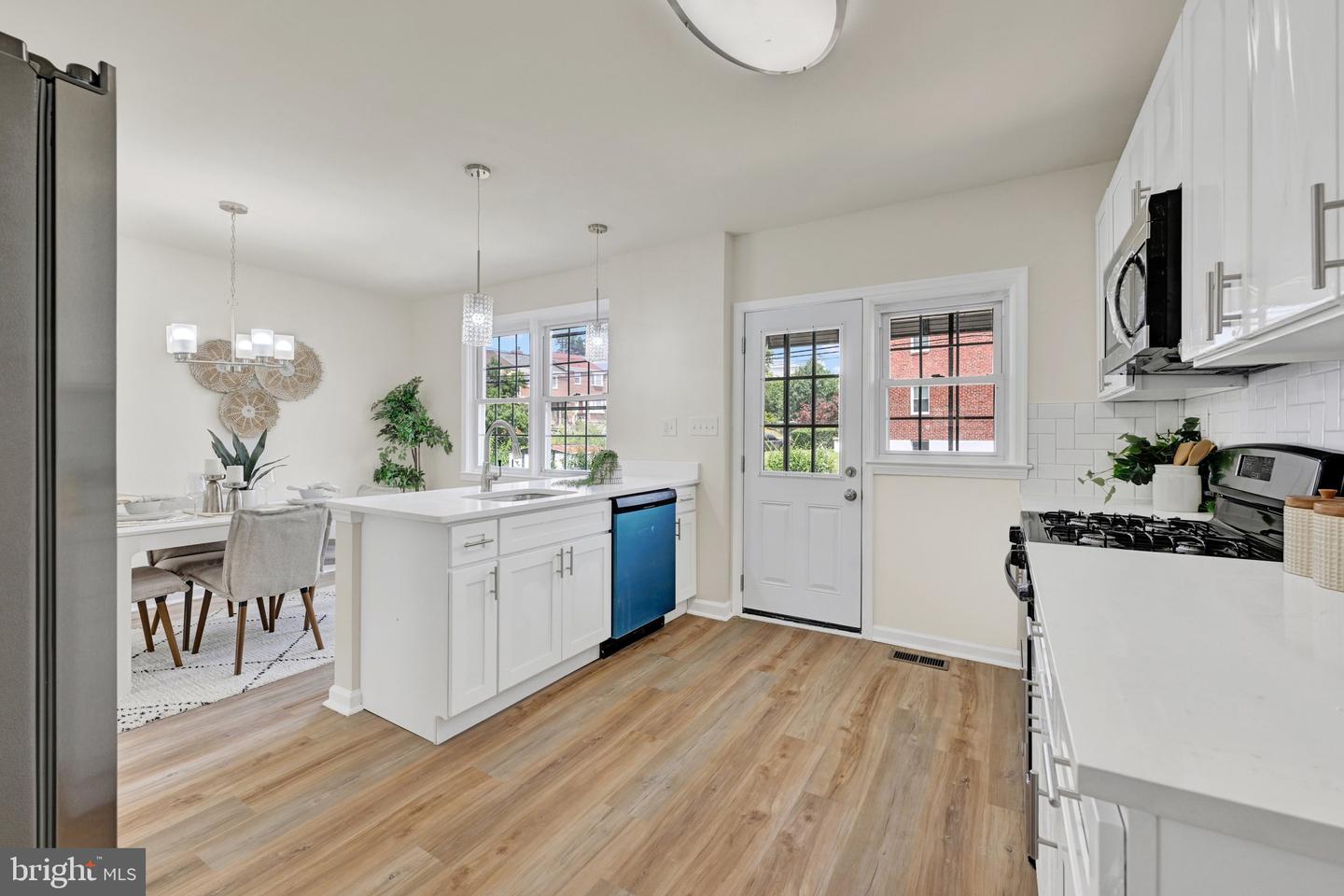 5829 The Alameda Property Photo 11