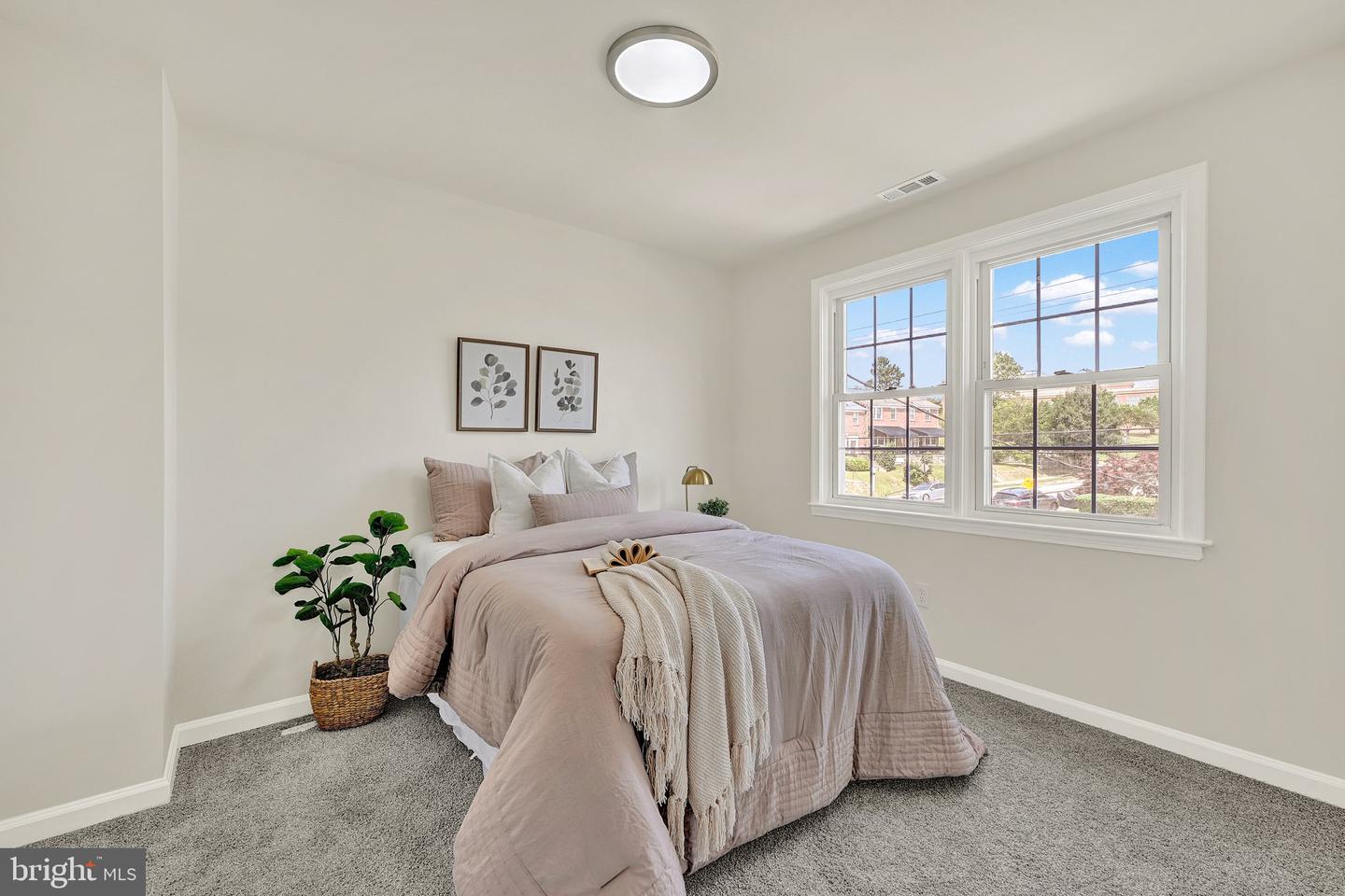 5829 The Alameda Property Photo 14