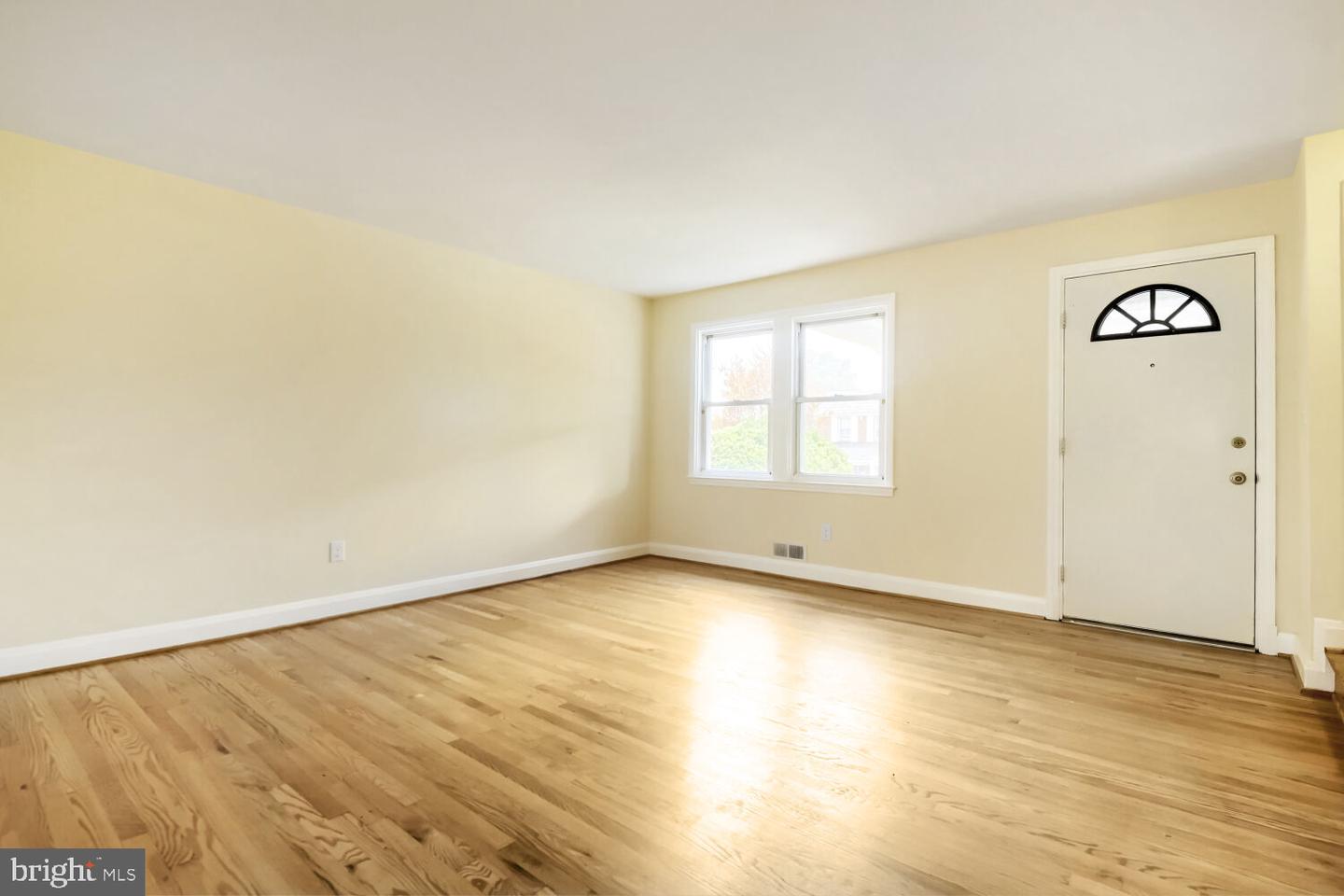 220 N Edgewood St Property Photo 5