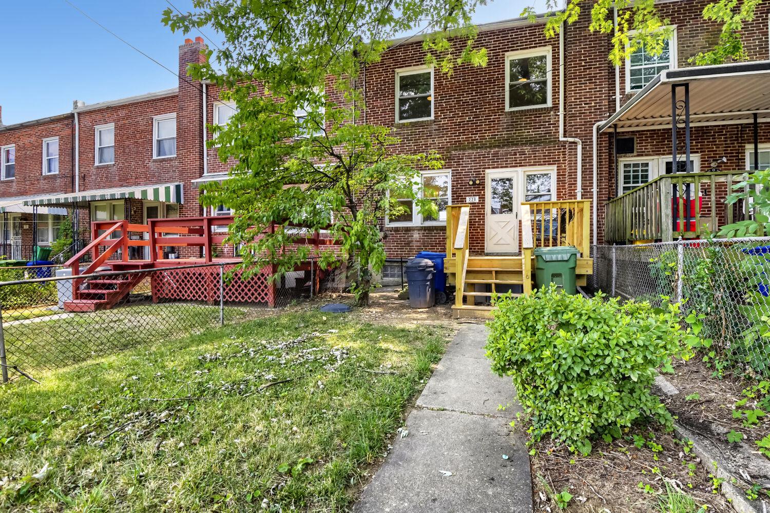 220 N Edgewood St Property Photo 27