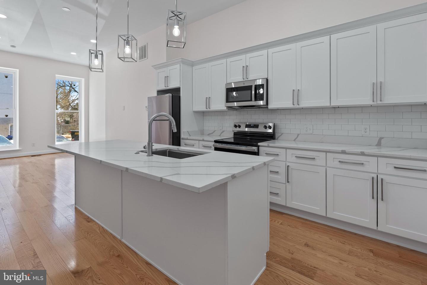 636 N Carrollton Ave #b Property Photo 2