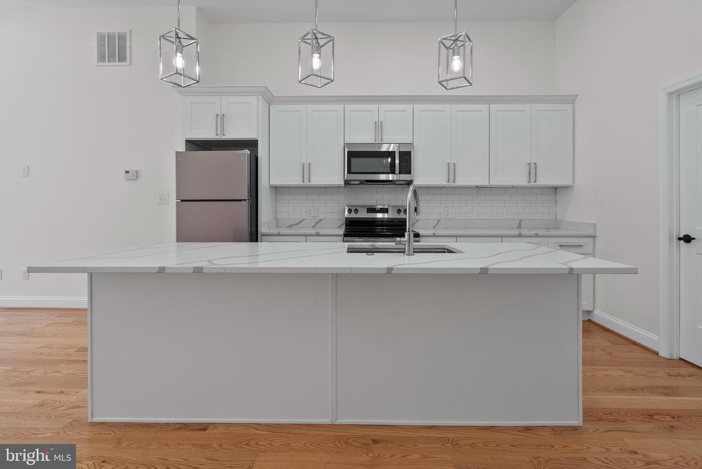 636 N Carrollton Ave #b Property Photo 4