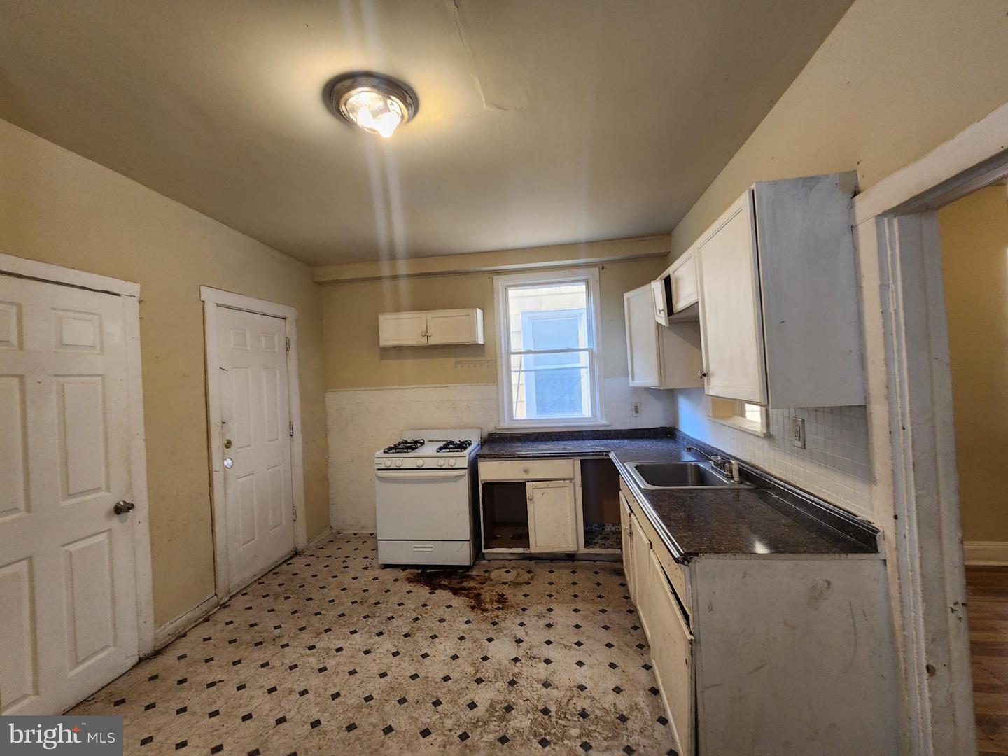 313 S Augusta Ave Property Photo 10