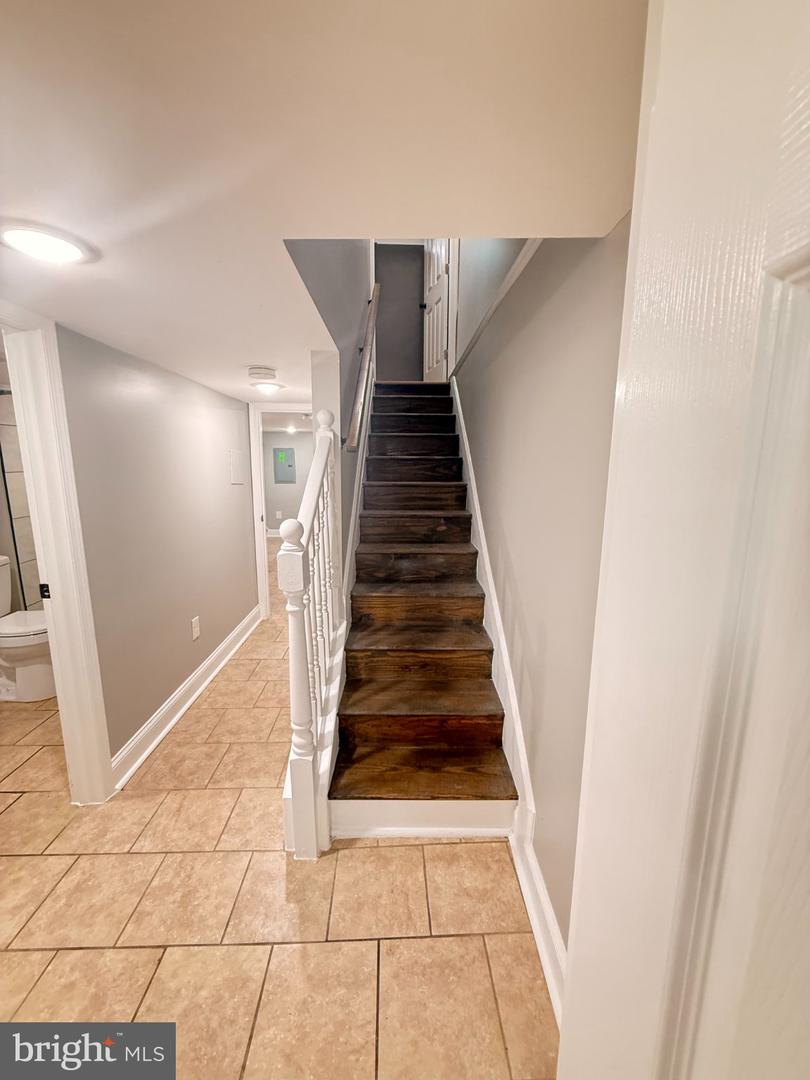 519 N Port St Property Photo 2