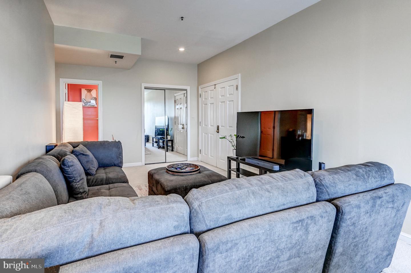 10 E Lee St #2103 Property Photo 3