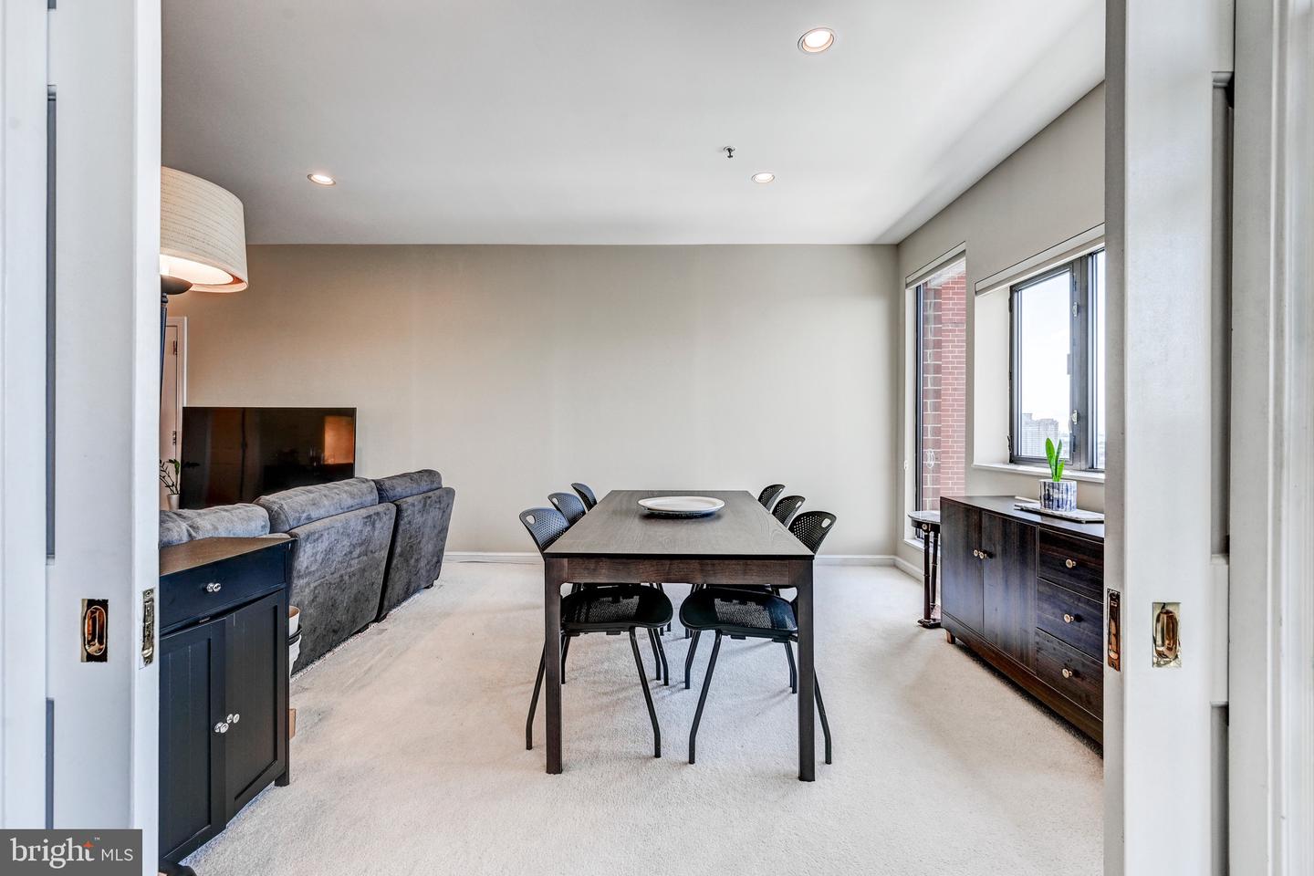 10 E Lee St #2103 Property Photo 7