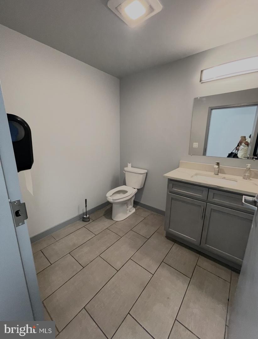4813-b Eastern Ave Property Photo 8