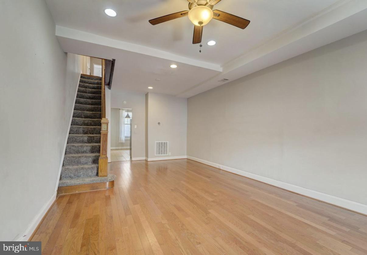 3129 Fleet St Property Photo 4