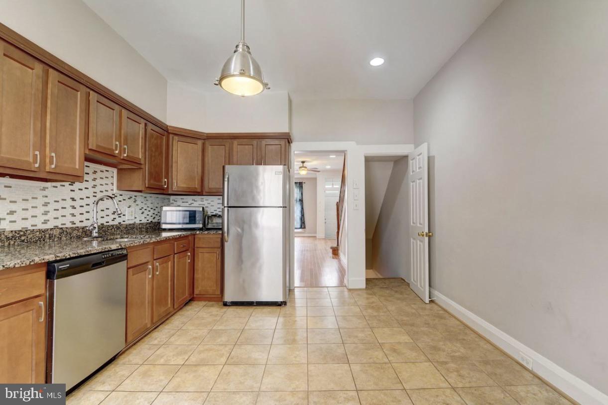 3129 Fleet St Property Photo 7