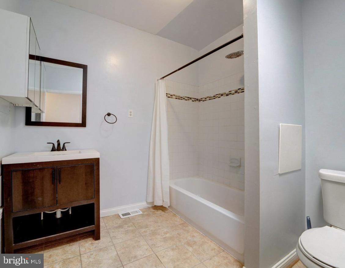 3129 Fleet St Property Photo 10