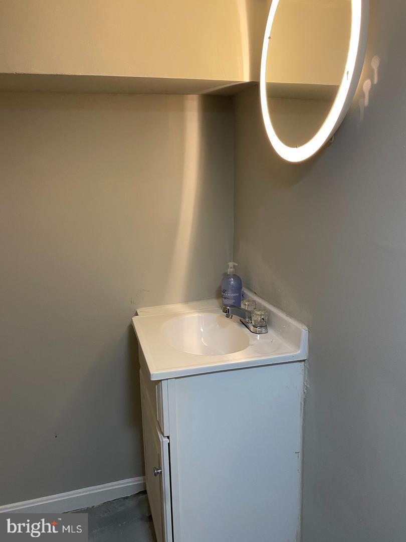 3129 Fleet St Property Photo 19