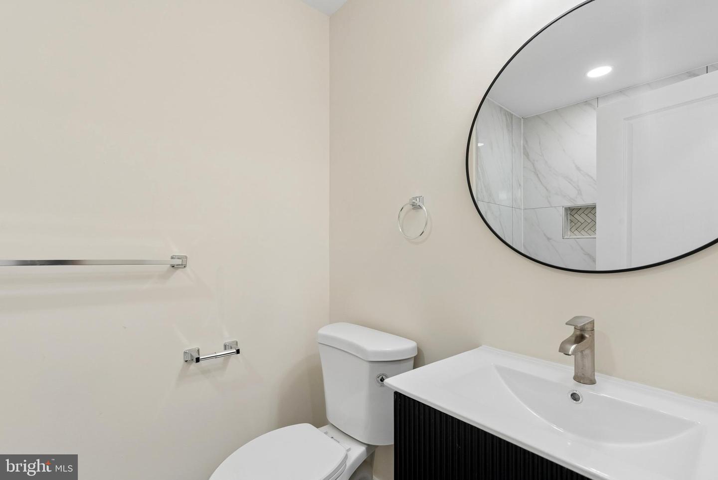 2416 E Hoffman St Property Photo 13
