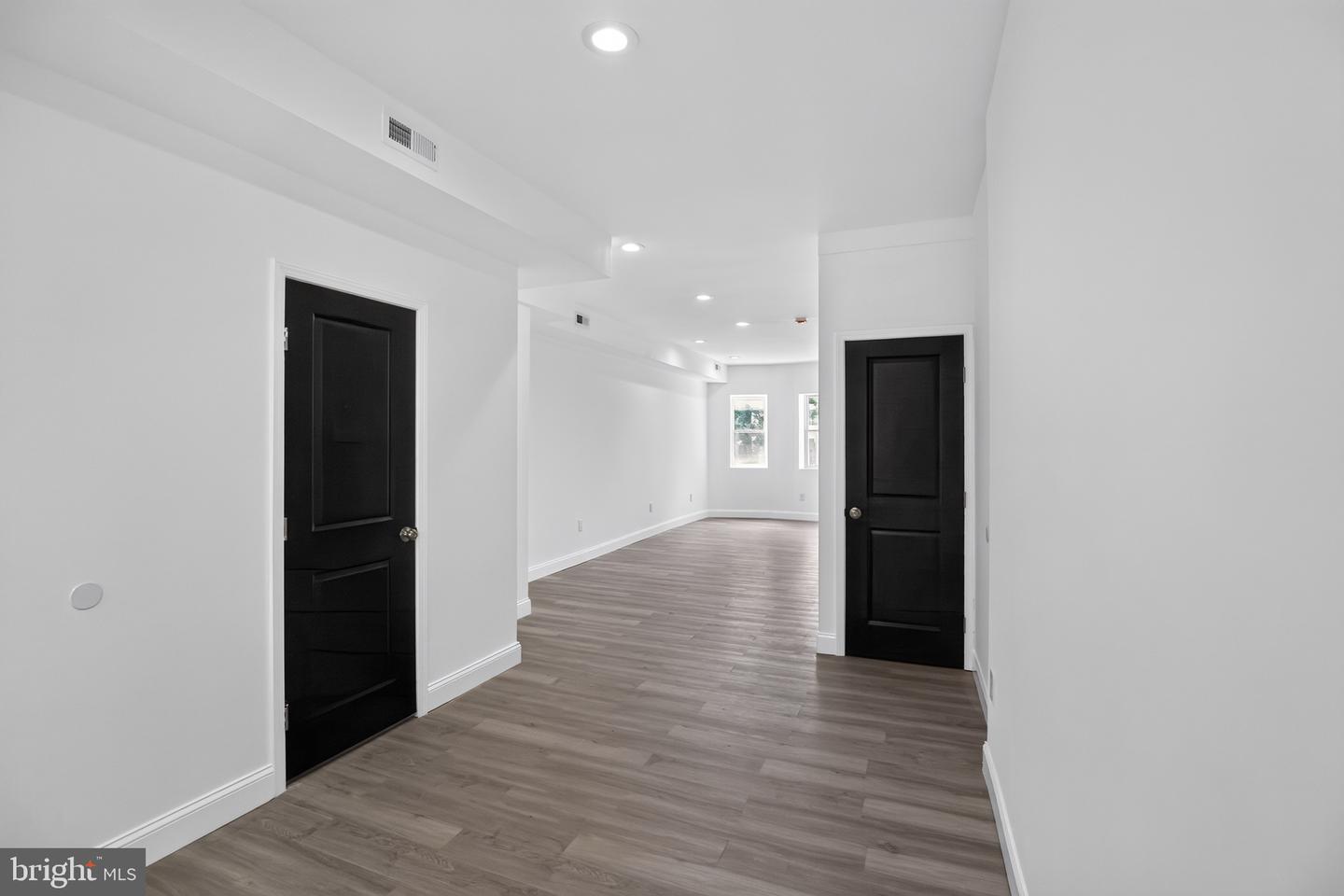 2877 Woodbrook Ave Property Photo 4