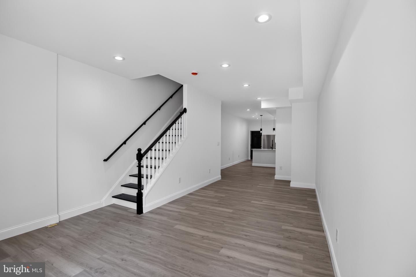 2877 Woodbrook Ave Property Photo 6