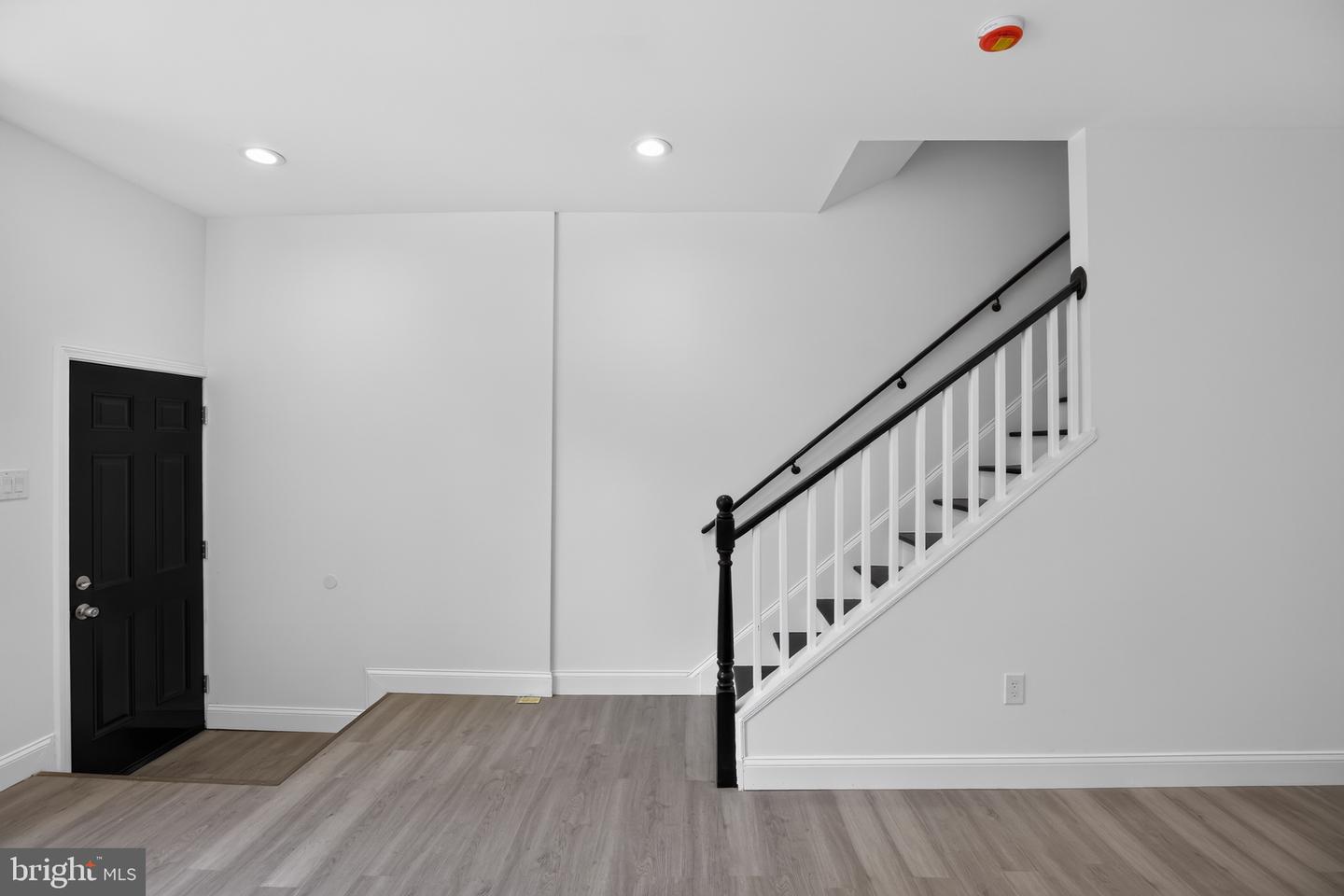 2877 Woodbrook Ave Property Photo 7