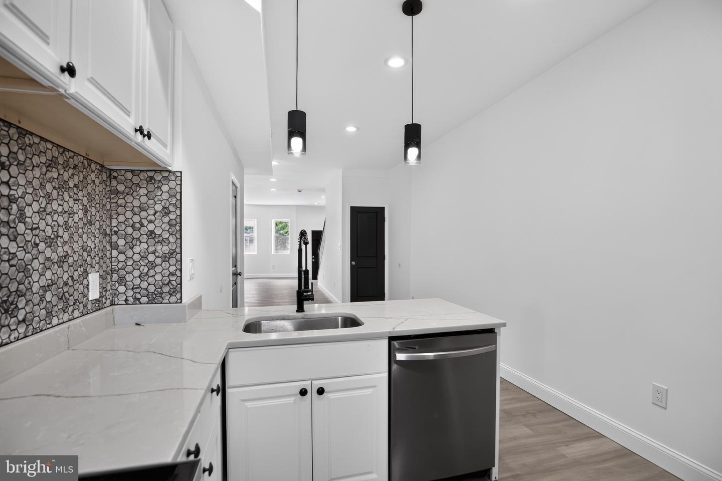 2877 Woodbrook Ave Property Photo 13