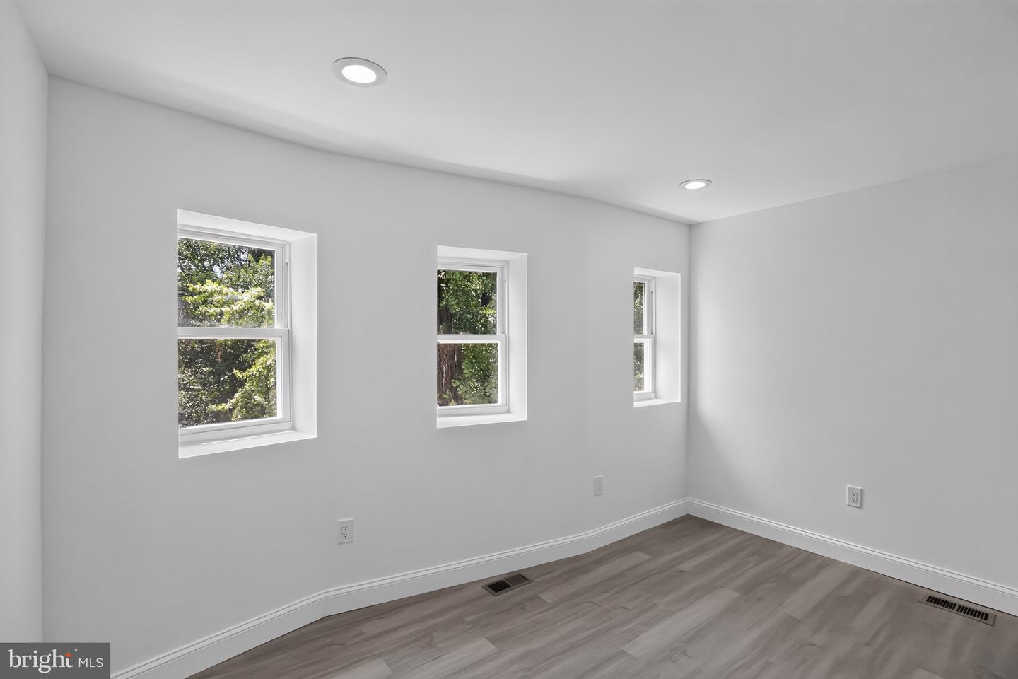 2877 Woodbrook Ave Property Photo 17