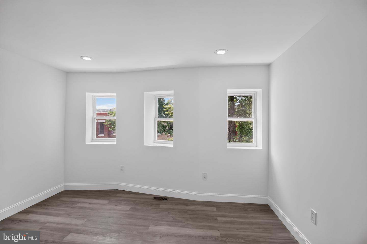 2877 Woodbrook Ave Property Photo 19