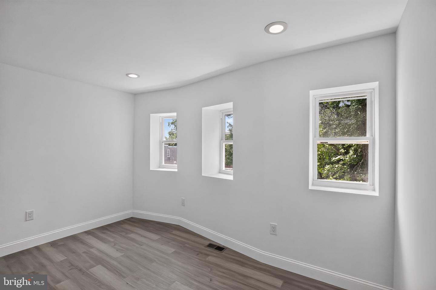 2877 Woodbrook Ave Property Photo 21