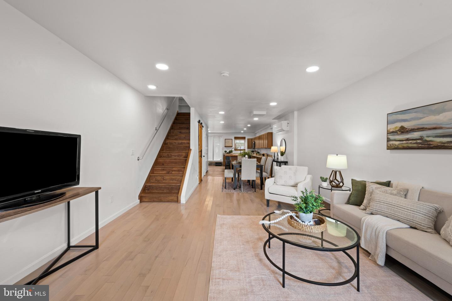 1826 Bank St Property Photo 4