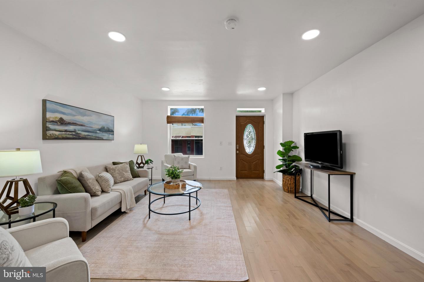 1826 Bank St Property Photo 7