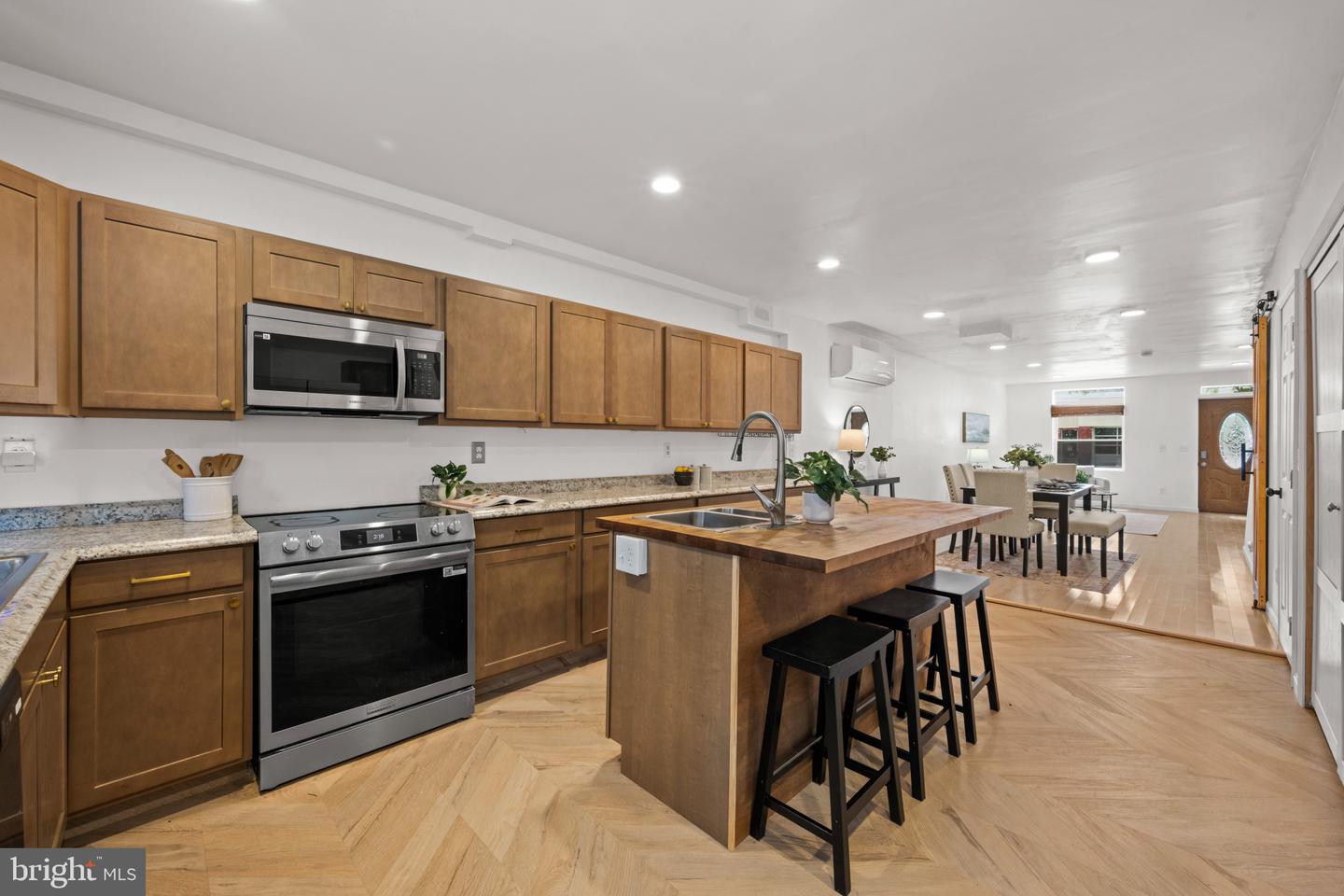 1826 Bank St Property Photo 16