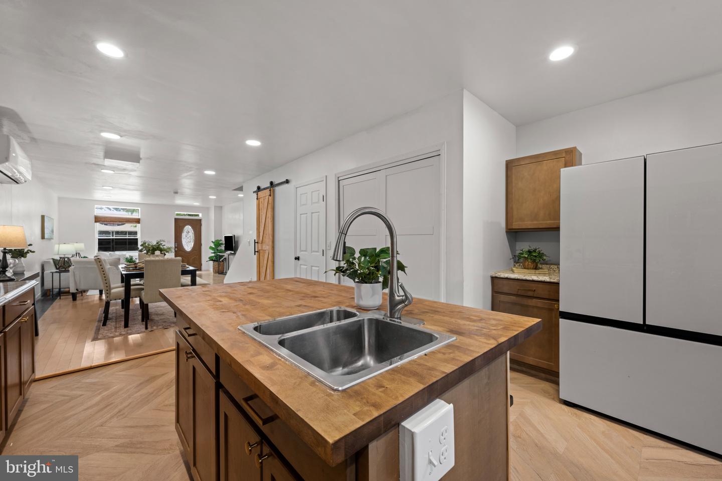 1826 Bank St Property Photo 18