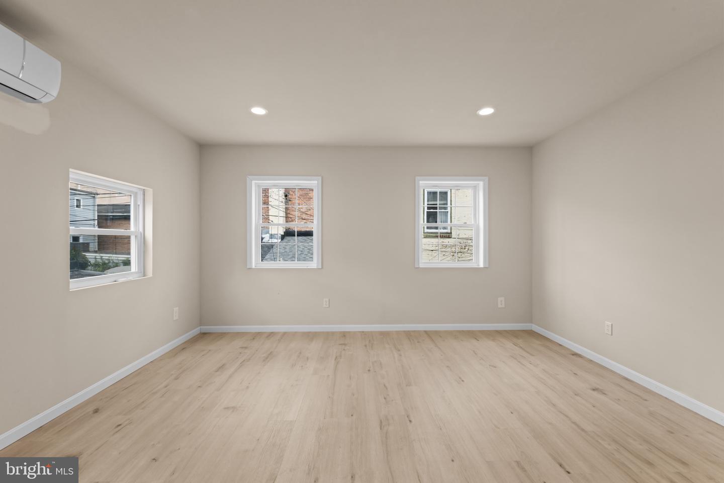 1826 Bank St Property Photo 19