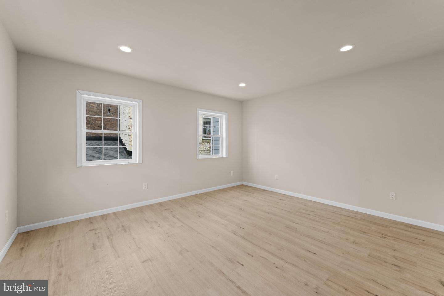 1826 Bank St Property Photo 20