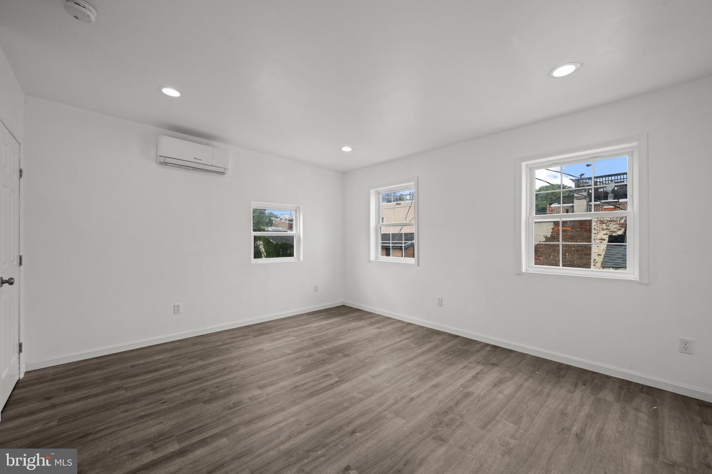 1826 Bank St Property Photo 34