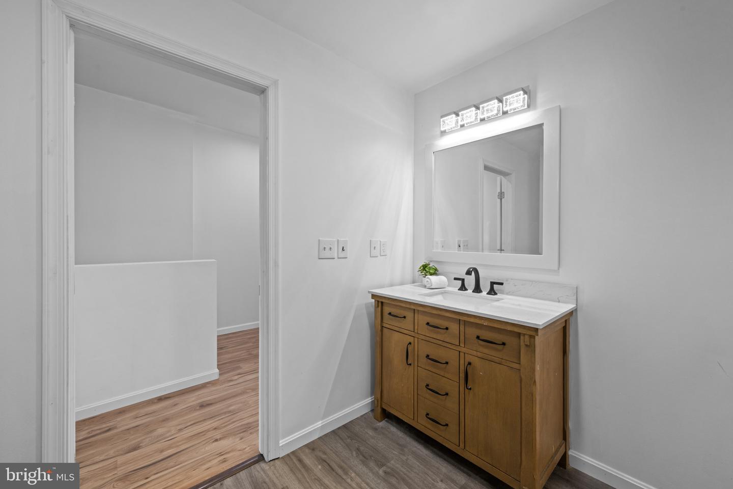 1826 Bank St Property Photo 38