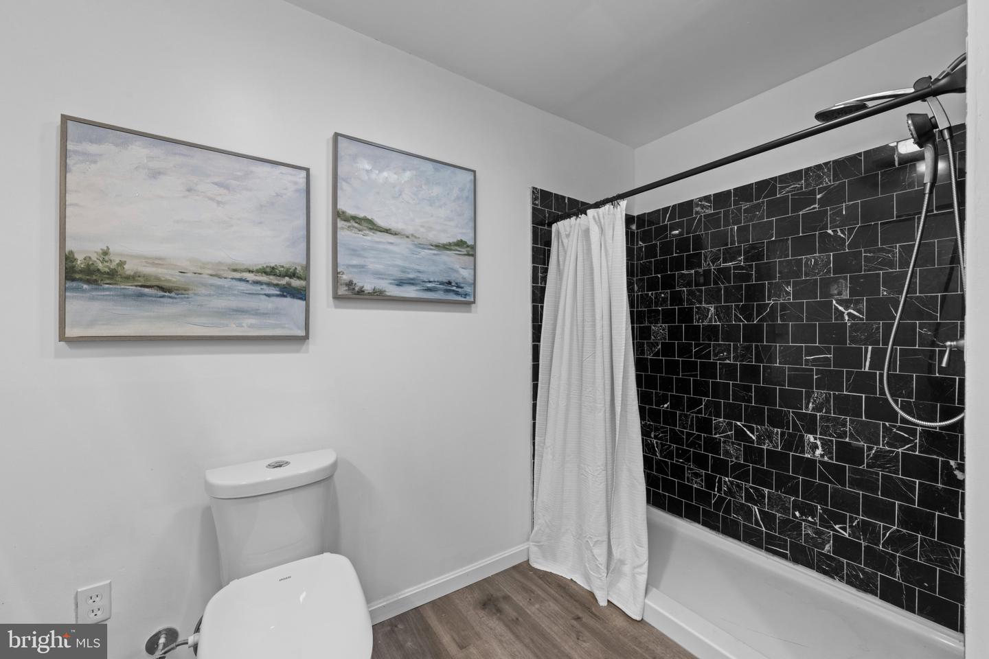 1826 Bank St Property Photo 39