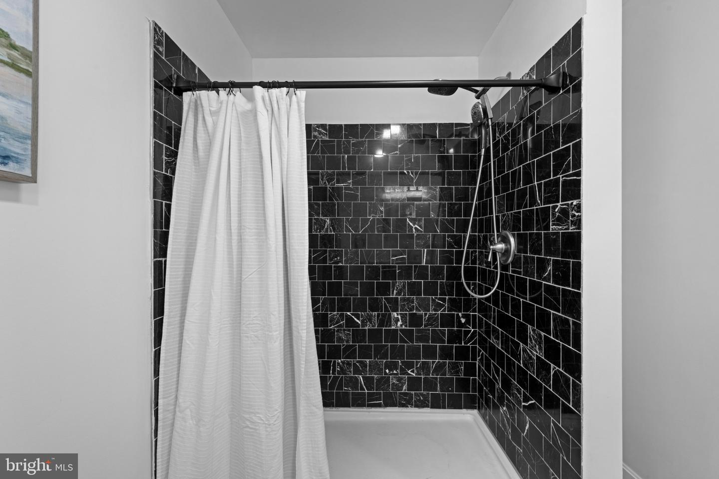 1826 Bank St Property Photo 40