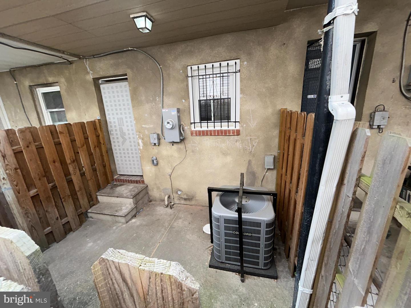 556 Gold St Property Photo 2