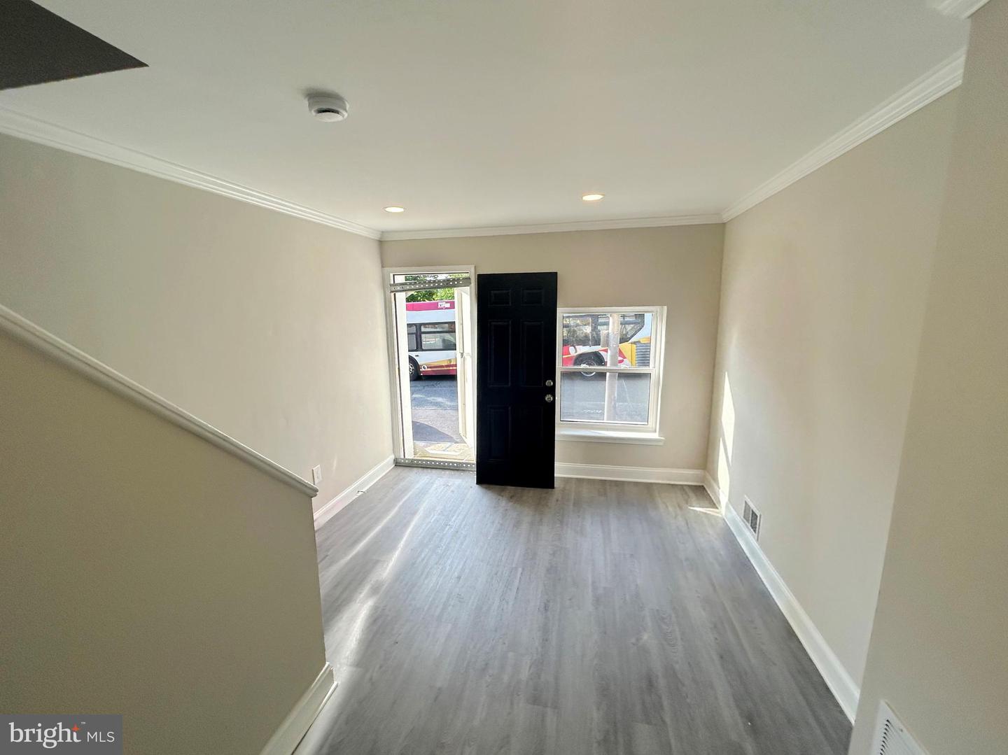 556 Gold St Property Photo 3