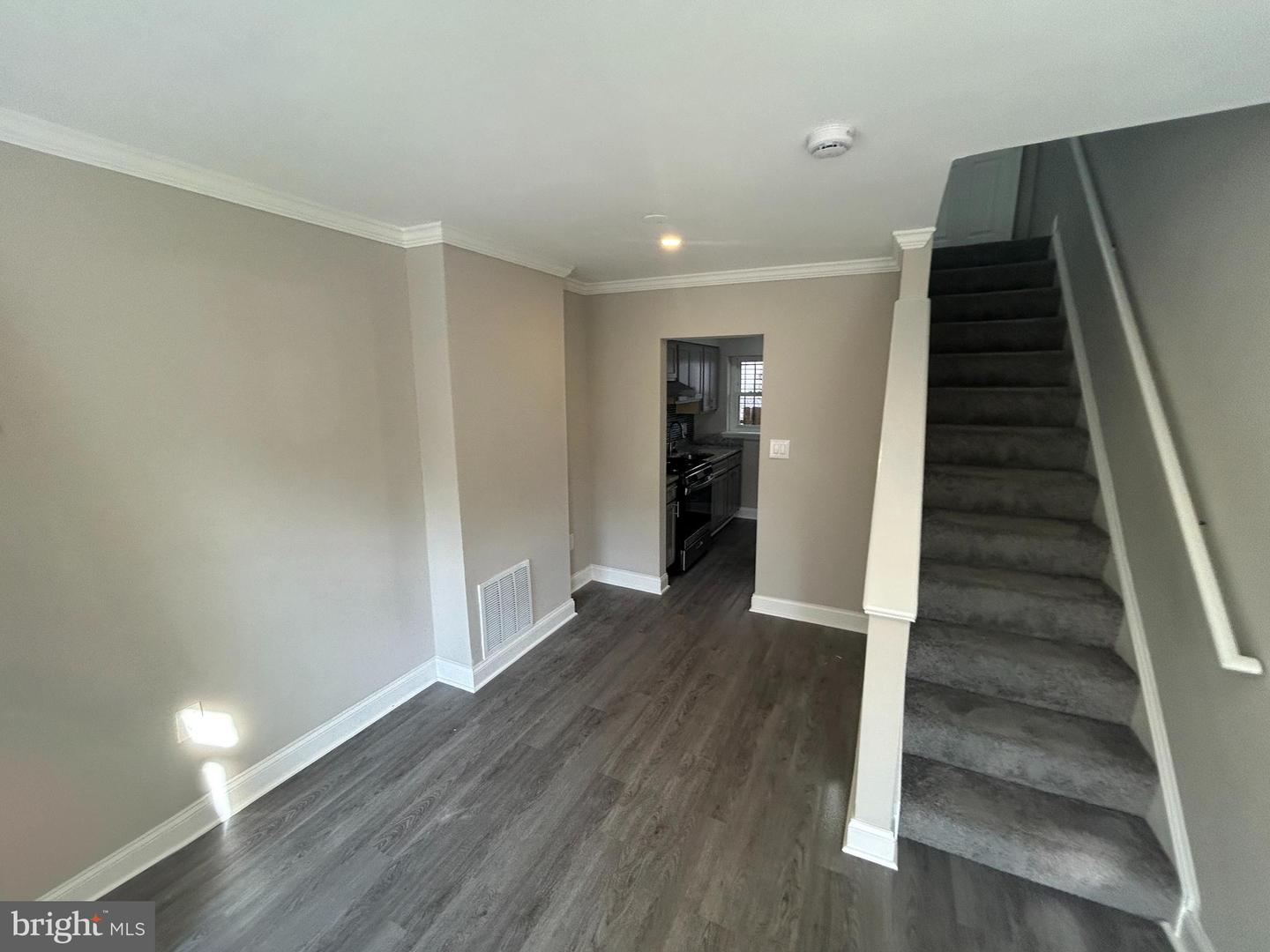 556 Gold St Property Photo 5