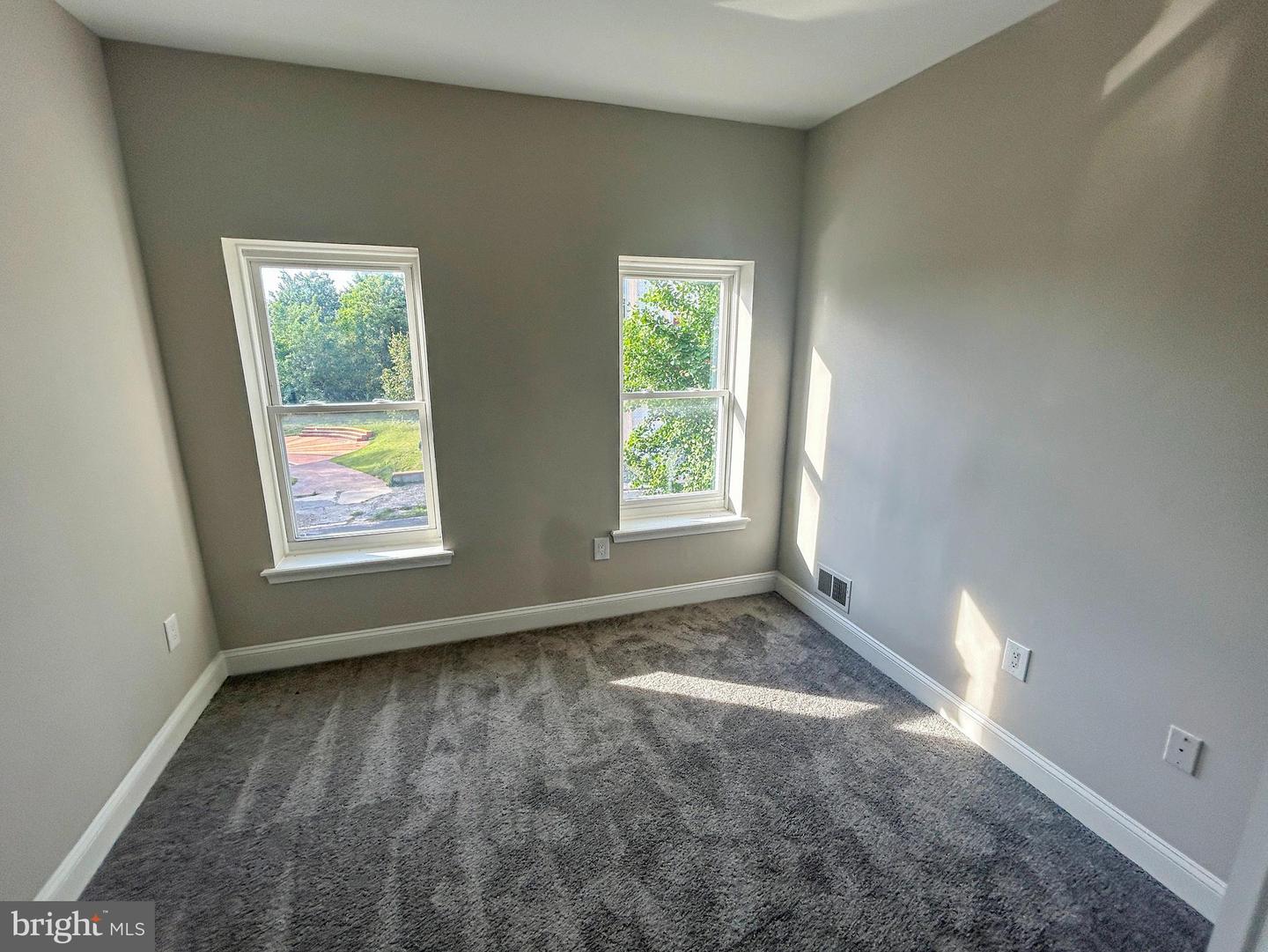 556 Gold St Property Photo 10
