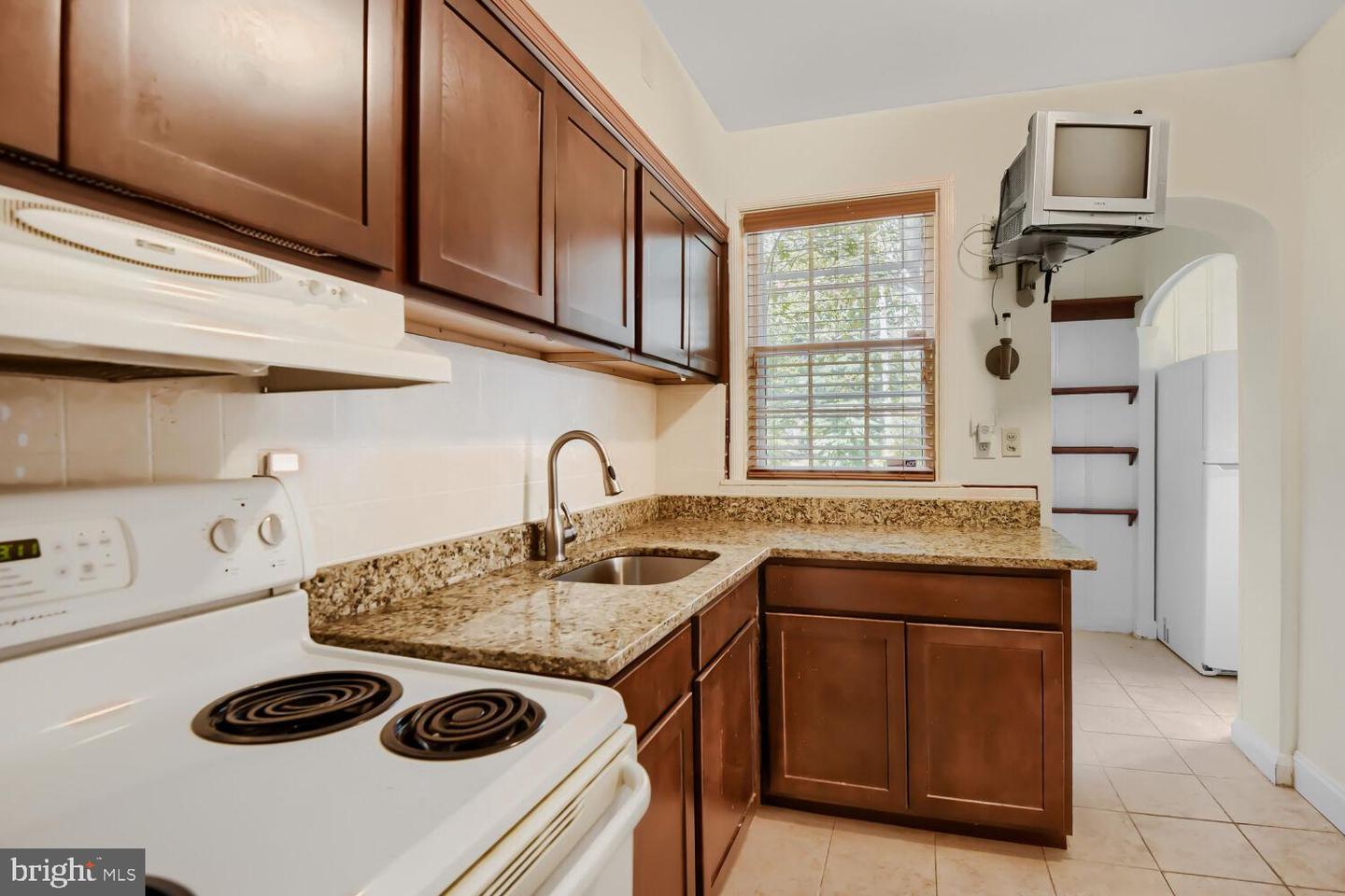1218 Southview Rd Property Photo 6