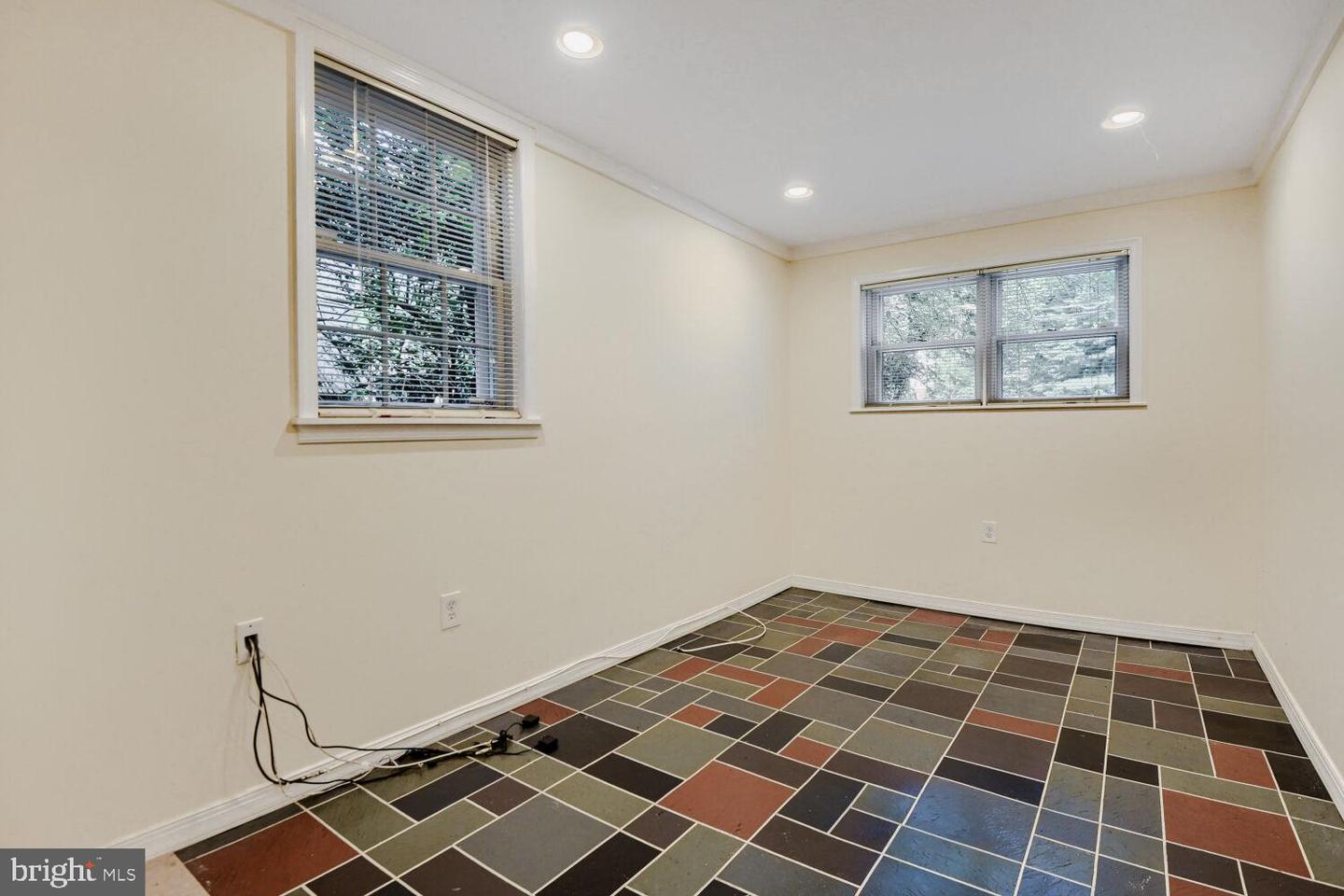 1218 Southview Rd Property Photo 9
