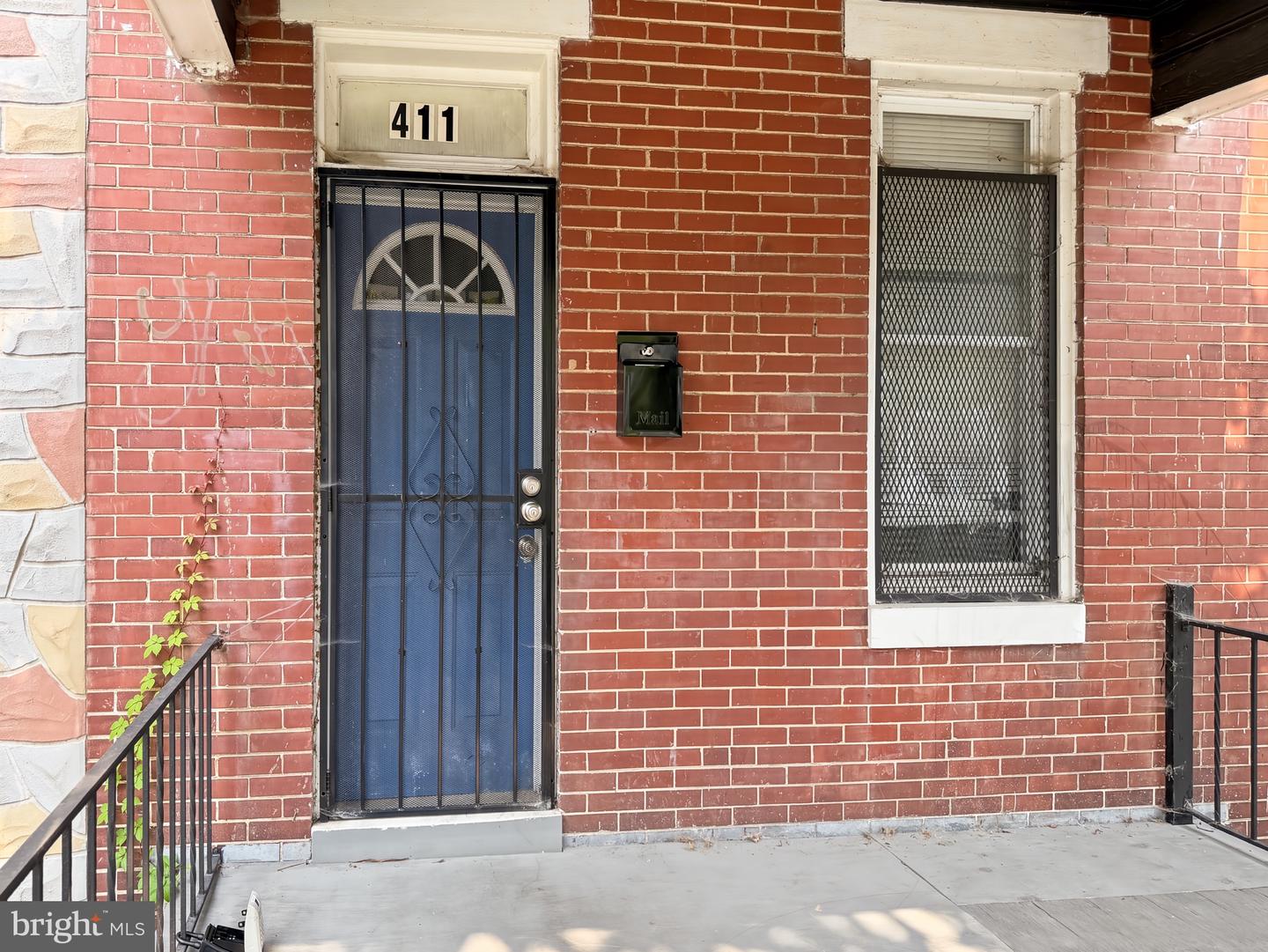 411 N Edgewood St Property Photo 3