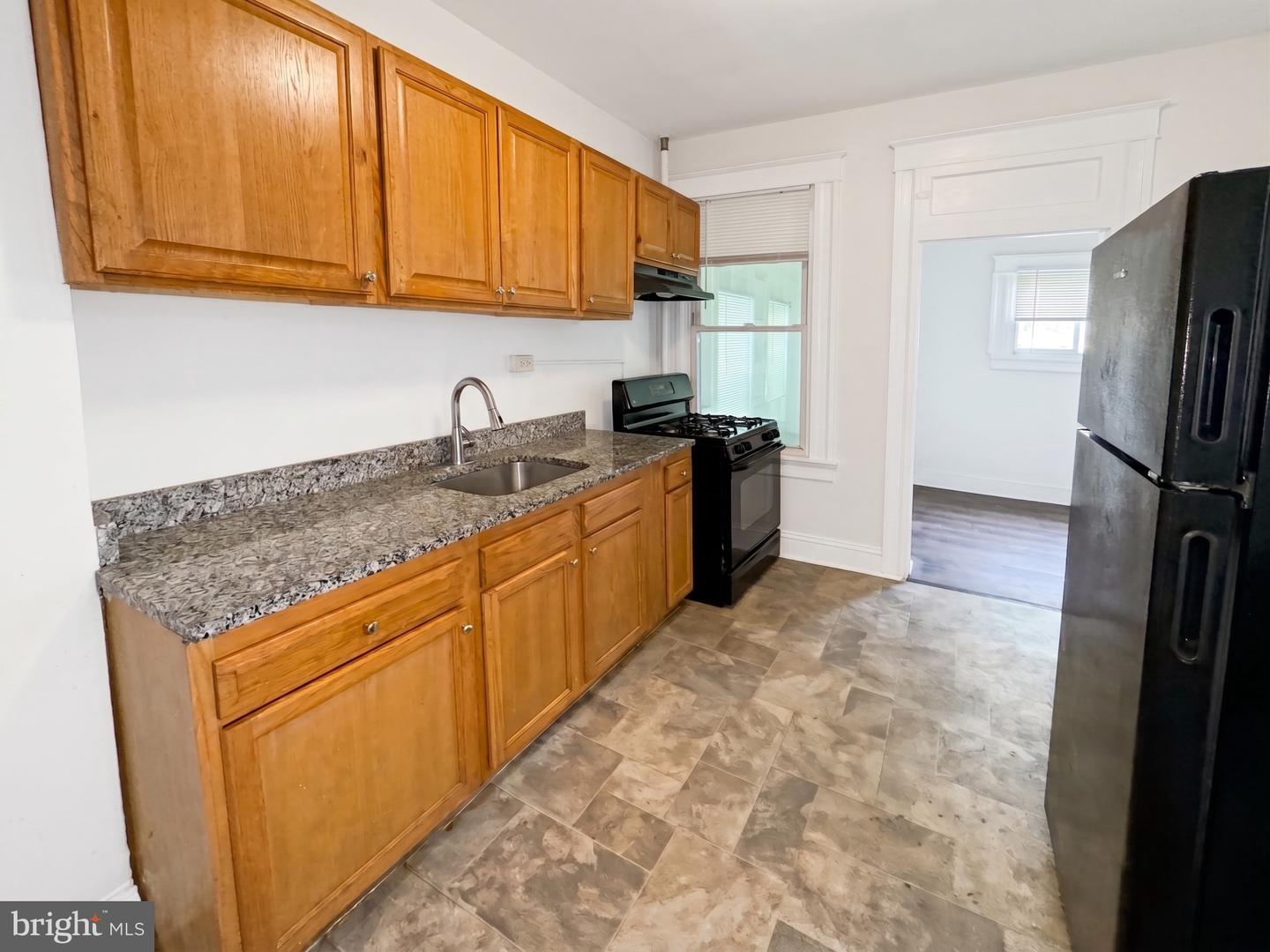 411 N Edgewood St Property Photo 8