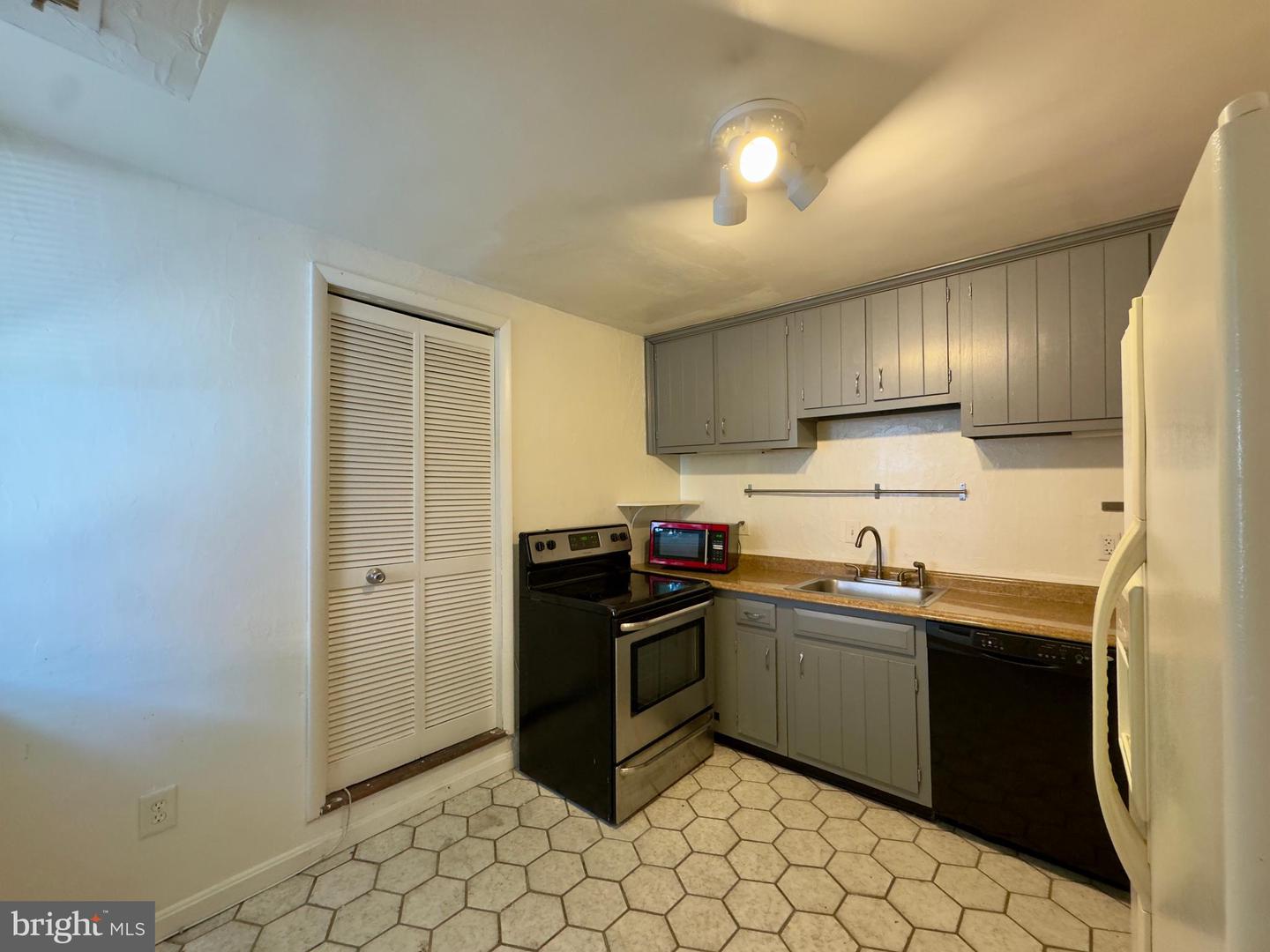 678 Melvin Dr Property Photo 4