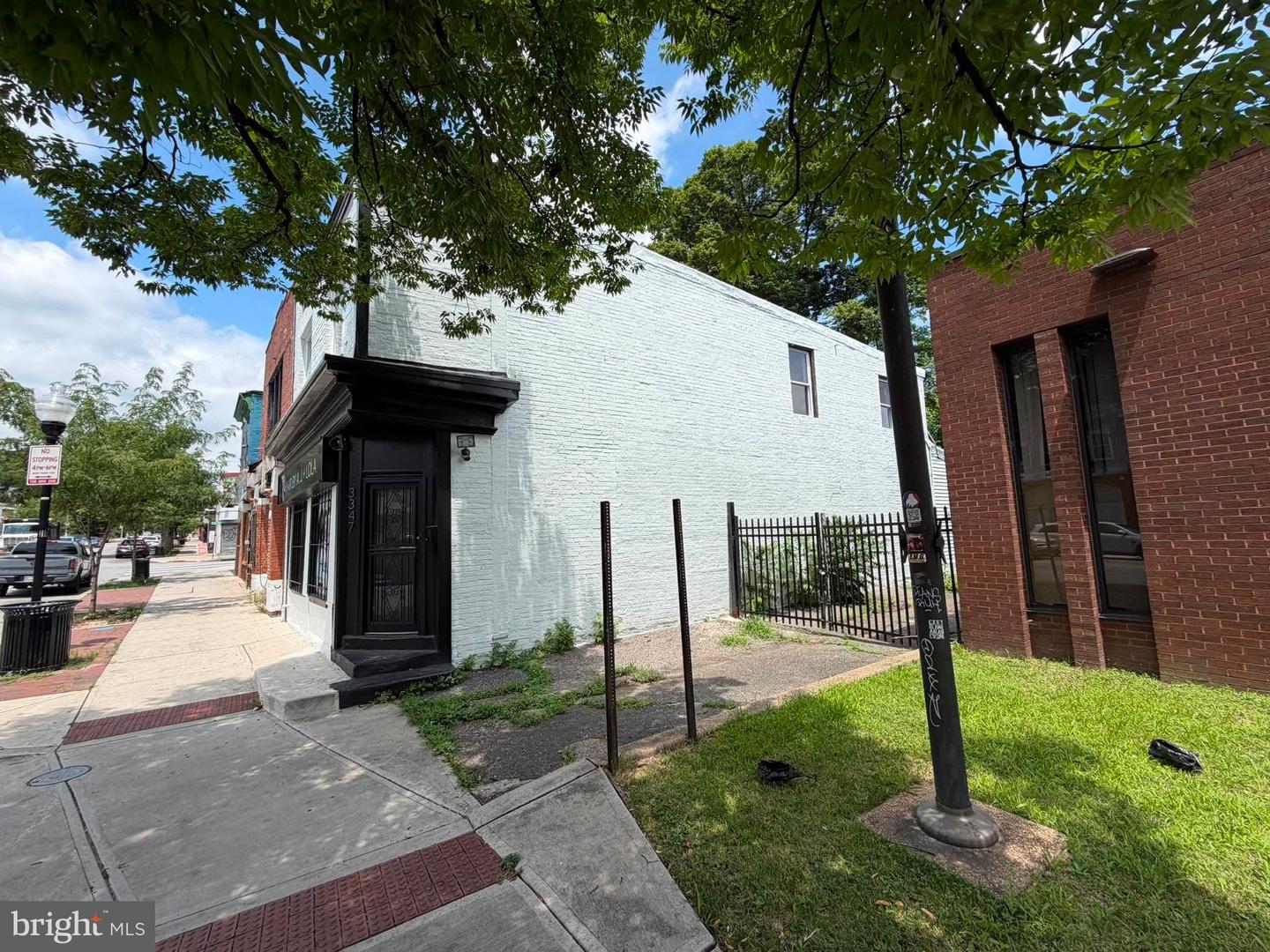 3347 Greenmount Ave Property Photo 2