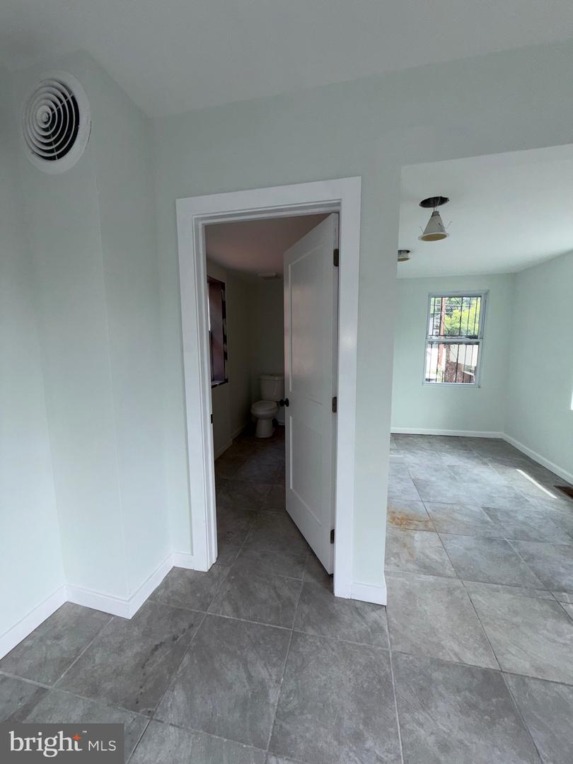 3347 Greenmount Ave Property Photo 16