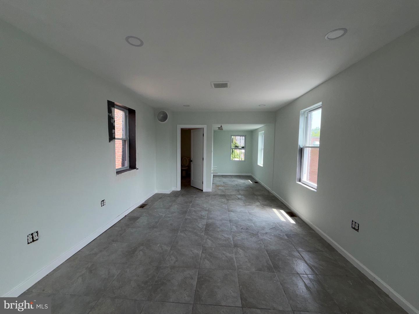 3347 Greenmount Ave Property Photo 17