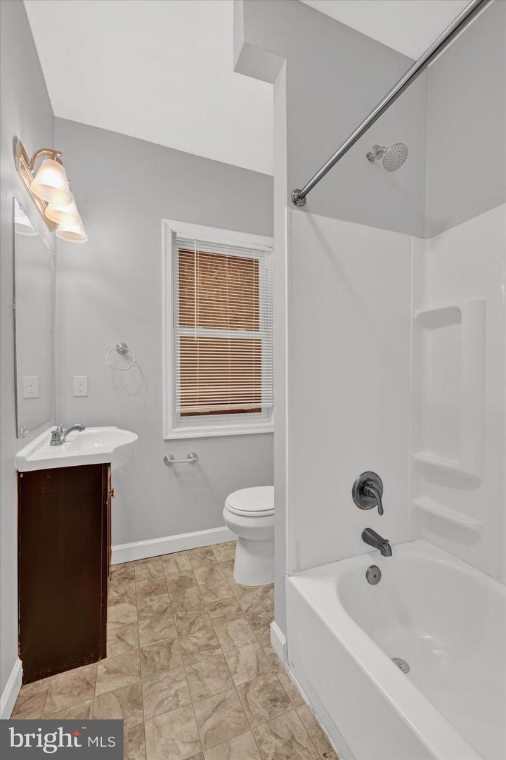 3909 Ridgewood Ave Property Photo 18