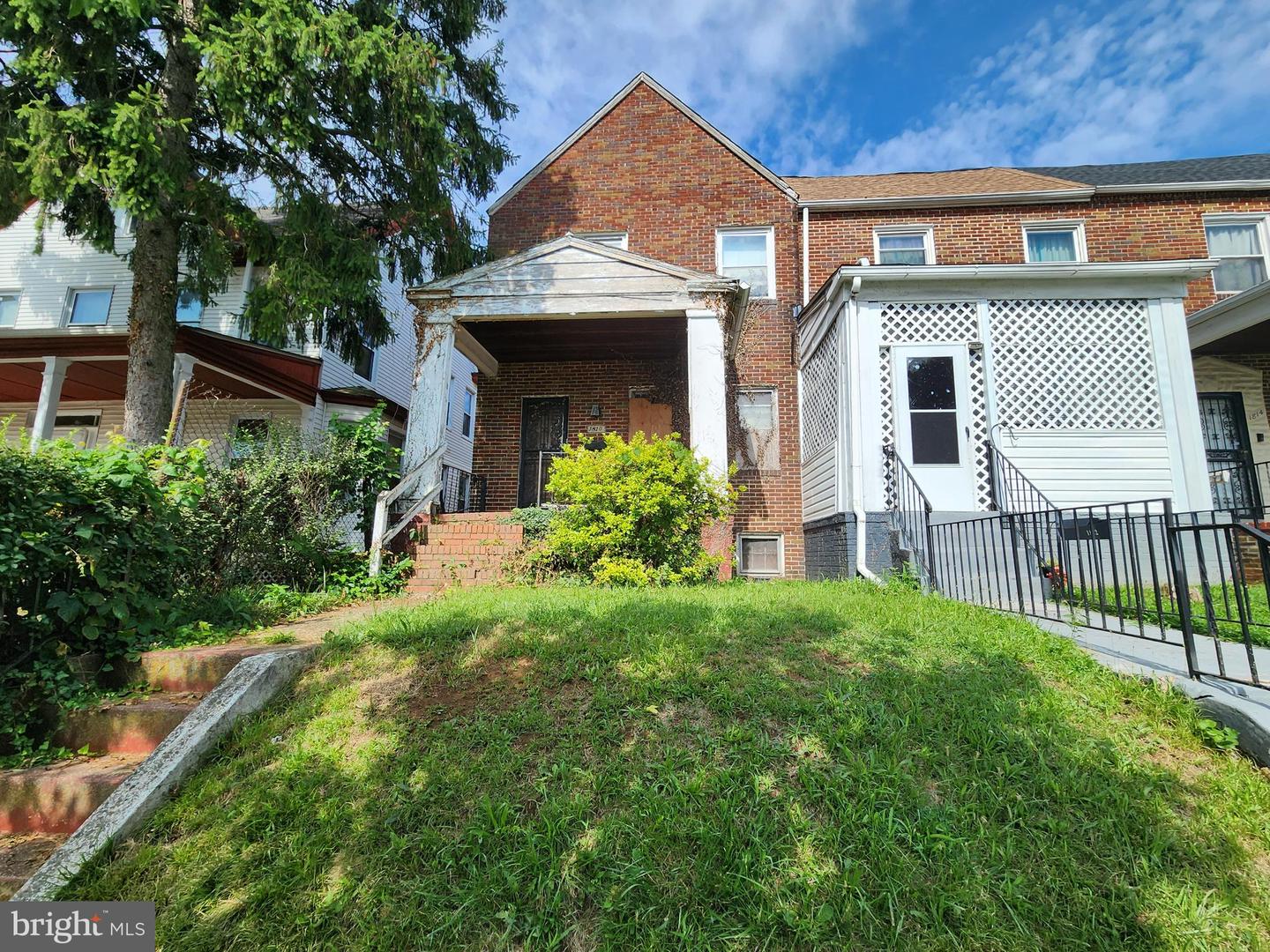 1810 N Ellamont St Property Photo 1