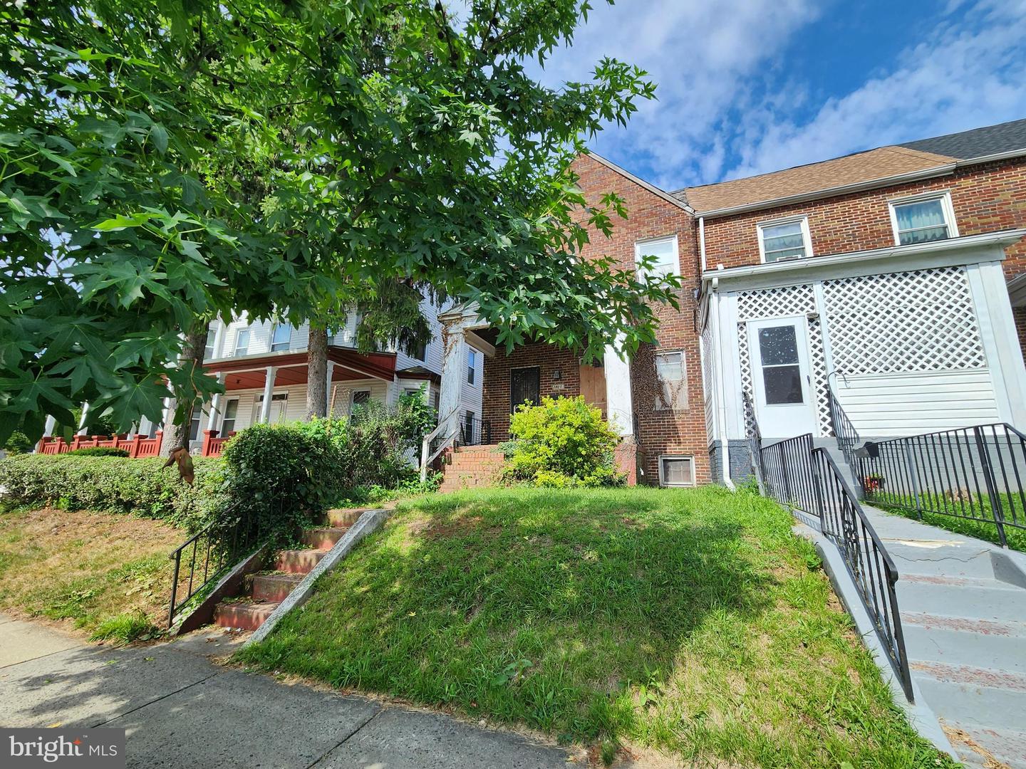 1810 N Ellamont St Property Photo 2