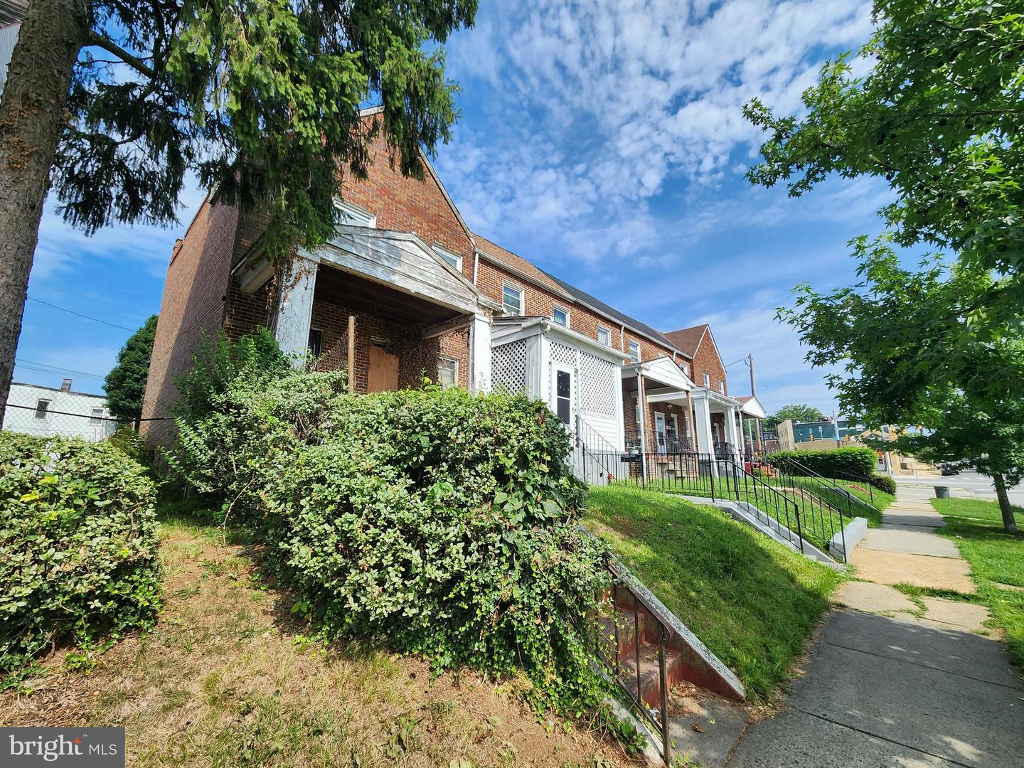 1810 N Ellamont St Property Photo 3
